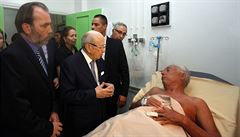 Tuniský prezident Beji Caid Essebsi navtívil zranné v nemocnici.