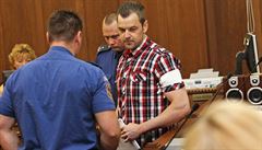 Justiční stráž Krajského soudu v Ostravě přivedla obžalovaného Petra Kramného.