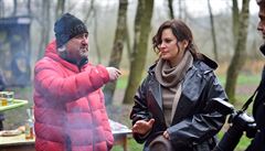 Jan Hebejk a Jitka vanarová pi natáení seriálu Místo zloinu Plze.
