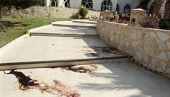 Tuniský terorista vraždil na pláži u hotelu. Mrtvých je 37, většinou evropských turistů
