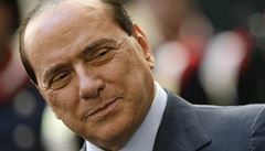 Berlusconi se dajn oenil. Nevsta je o pl stolet mlad