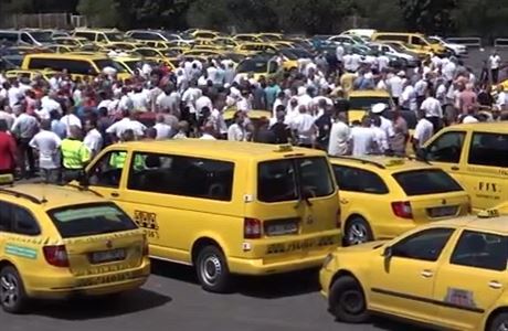 Taxikái protestují proti návrhm primátorky Krnáové.