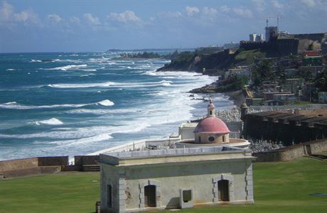 Pevnost El Morro a stará čtvrť Old San Juan v hlavním městě Portorika jsou...