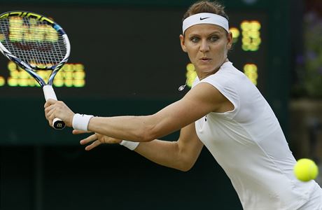 Lucie afáová bhem utkání 2. kola Wimbledonu.
