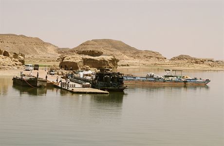 Jednou z monost pepravy z Egypta do Sdnu je lod po Nilu.