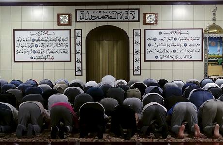 Modlitba Ujgur bhem postního msíce ramadánu (meita v Urumi).
