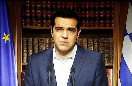 ecký premiér Alexis Tsipras pi svém televizním projevu, ve kterém vyzval...