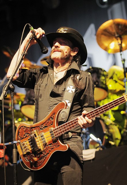 Ian 'Lemmy' Kilmister, zpvák kapely Motörhead.