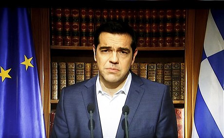 ecký premiér Alexis Tsipras pi svém televizním projevu, ve kterém vyzval...