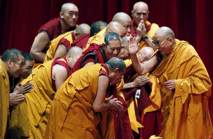 Fotogalerie: Tibetští mniši se zapojují do oslav narozenin svého duchovního  vůdce