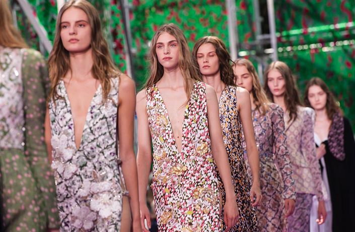 Gucci a Dior po kritice přestanou využívat hubené modelky | Design |  Lidovky.cz
