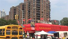 McDonald na kiovatce ulic Malcom X Blvd a 132nd Street v ernoské ásti...