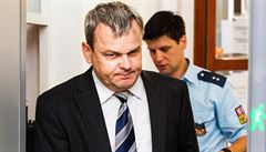Někdejší šéf odboru ministerstva pro místní rozvoj Vladislav Koval u soudu...