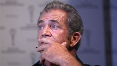 Mel Gibson natáí poad Na Plovárn za pítomnosti dvanácti set divák.