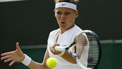 eská tenistka Lucie afáová ve Wimbledonu.