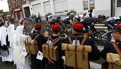 Někteří diváci se oblékli jako francouzští vojáci z 1. světové války a... | na serveru Lidovky.cz | aktuální zprávy