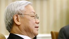 Generální tajemník Komunistické strany Vietnamu Nguyen Phú Trong (na snímku s...