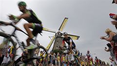 Tour de France letos zavítala do Nizozemska a vidla i vtrné mlýny v...