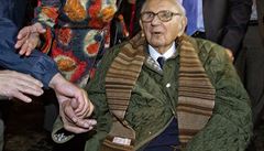 28. íjna 2014 dostal Sir Nicholas Winton od prezidenta Miloe Zemana ád...