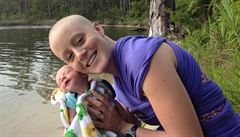 Kvůli rakovině přišla o prso. Teď shání peníze na mléko pro své dítě