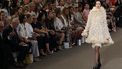 Z pehlídky znaky Chanel vnované vysoké krejovin na fashion weeku v Paíi.