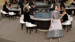 Z pehlídky znaky Chanel vnované vysoké krejovin na fashion weeku v Paíi.