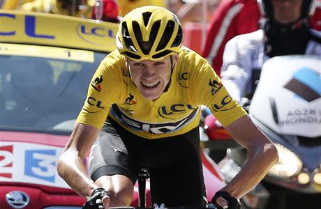 Chris Froome se bl na prvnm mst do cle dest etapy Tour de France.