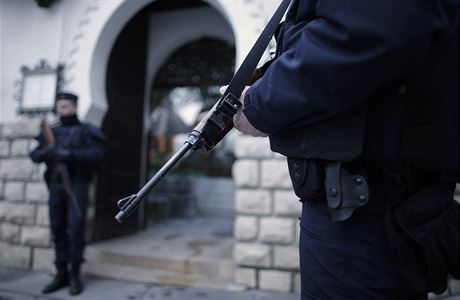 Zásah francouzské policie (ilustraní snímek).