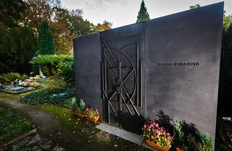 Rodinn hrobka miliarde Martina Romana na hbitov ve Velk Chuchli