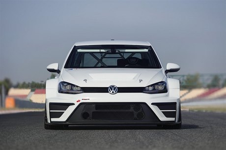 Závodní Volkswagen Golf s aerodynamickým designem