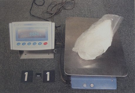 Kurýi dostali speciáln upravený kufr s ukrytým kilogramem metamfetaminu.
