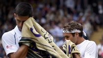Novak Djokovi a Roger Federer pedvedli dal chvatnou bitvu.