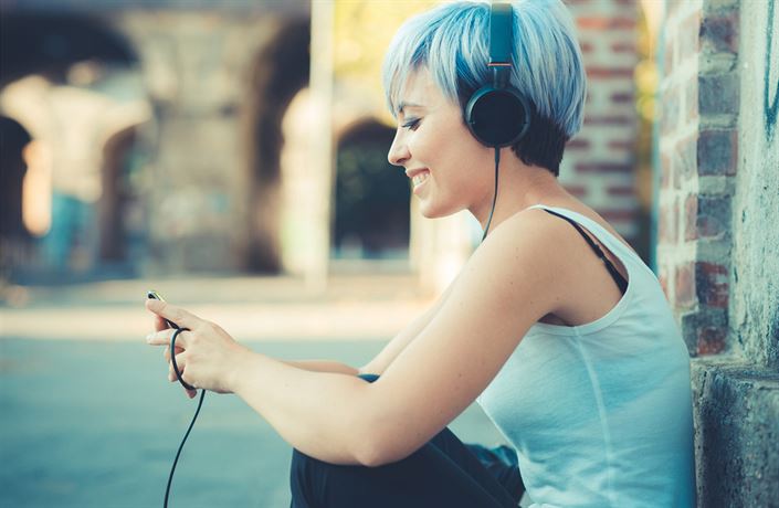 Hlasitá hudba ve sluchátkách může vést k hluchotě | Věda | Lidovky.cz