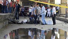 Egypttí vyetovatelé u místa výbuchu