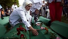 OBRAZEM: 20 let od masakru ve Srebrenici. Dorazili i svtov politici