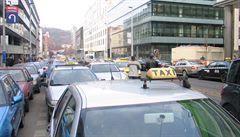 Pražští taxikáři budou v úterý stávkovat. Vadí jim přístup Krnáčové