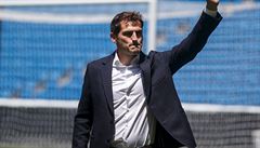 Iker Casillas na madridském stadionu naposledy mává divák�m.