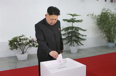 Kim ong-un hlasuje ve volbách.