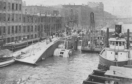 Katastrofu parníku Eastland před 100 lety v centru Chicaga nepřežilo 844 lidí.