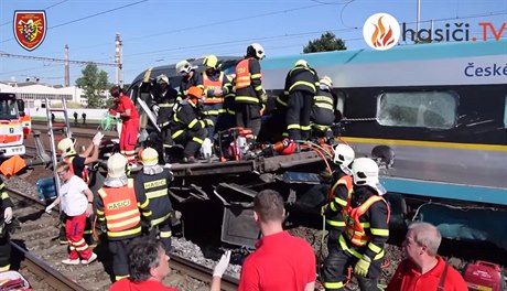 Vyproování obti sráky pendolina a kamionu ve Studénce.