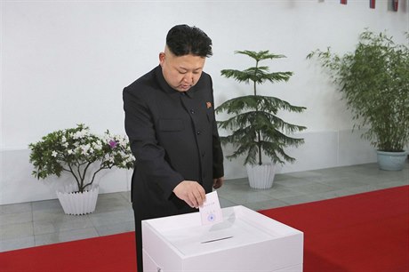 Kim ong-un hlasuje ve volbách.
