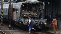 Vlak Pendolino poni�en� p�i sr�ce s kamionem na p�ejezdu ve Stud�nce na...