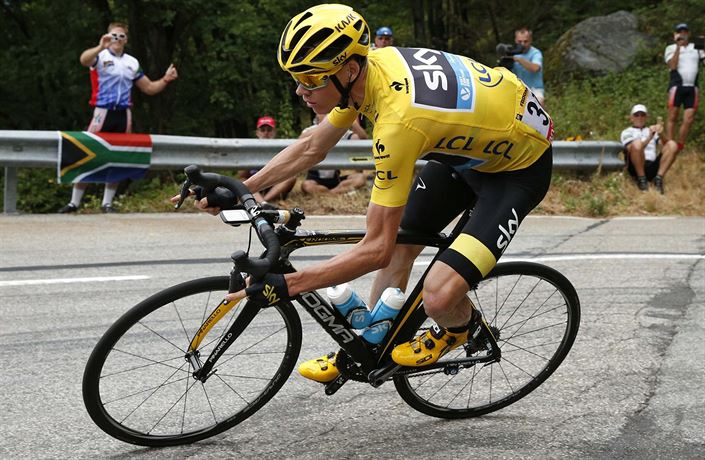 Jezdec týmu Sky Chris Froome.