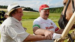Herec Depardieu s bloruským prezidentem Alexandrem Lukaenkem.