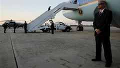 Obama nastupuje do Air Force One a míí z Marylandu na návtvu Keni.