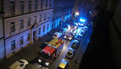 Tomákovu ulici v Praze na Smíchov po jedné hodin v noci zaplavila svtla...