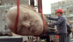 Lenin vstane z mrtvch v Berln. Vystavena bude exhumovan ob socha jeho hlavy