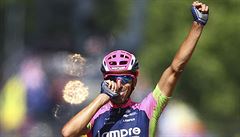 VÍTZNÝ ÚSMV. panlský cyklista Ruben Plaza Molina slaví triumf v estnácté...