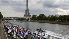 Chtl s autem projet zbranu Tour de France. Policie na nj stlela