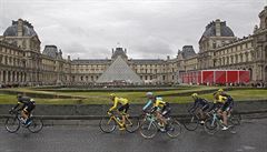 Nejvtí muzeum na svt, paíský Louvre, byl svdkem dojezdu Tour de France i...